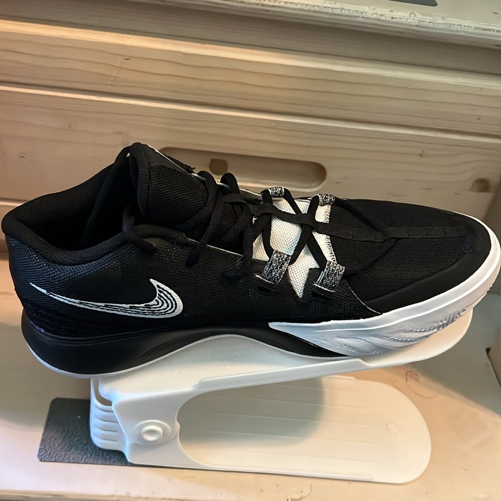 Nike Kyrie Flytrap 6 - image 3